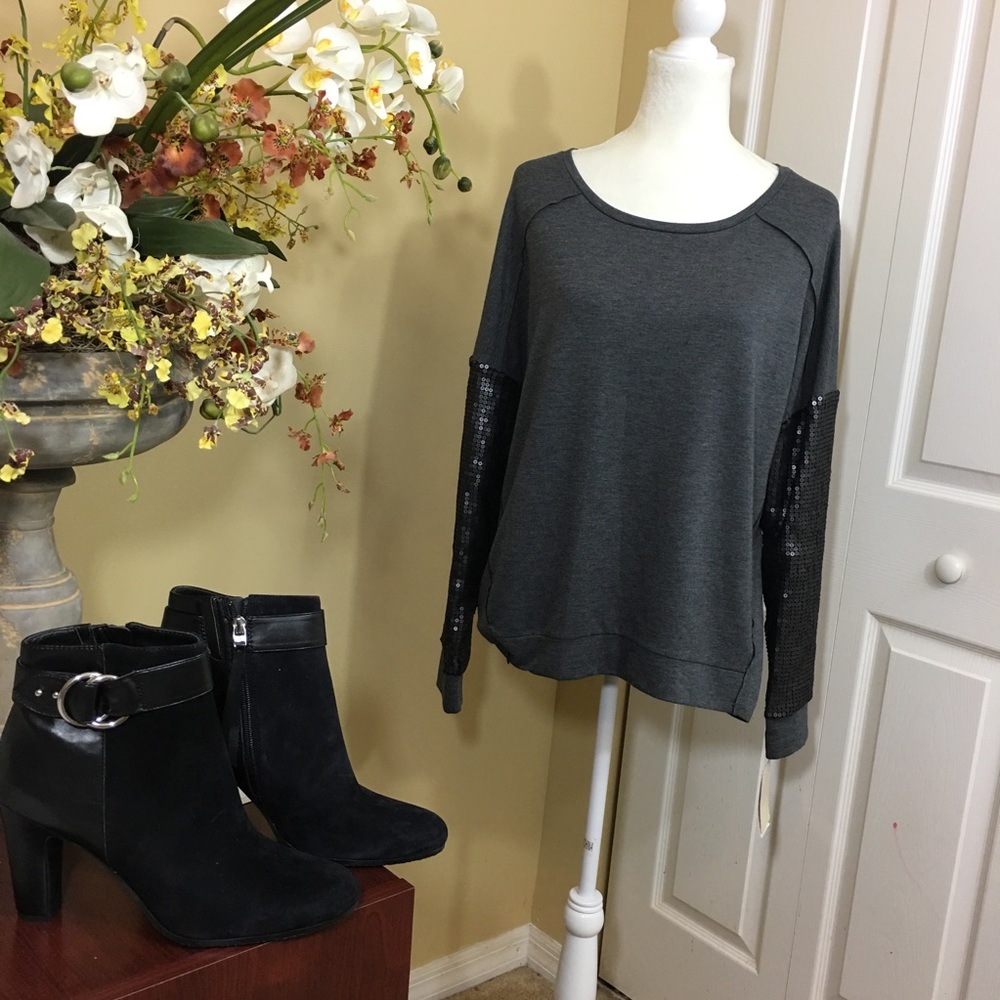 LOVE ON A HANGER LONG SLEEVE WITH SEQUIN DETAIL TOP,‎ GRAY, SIZE L (NWT)